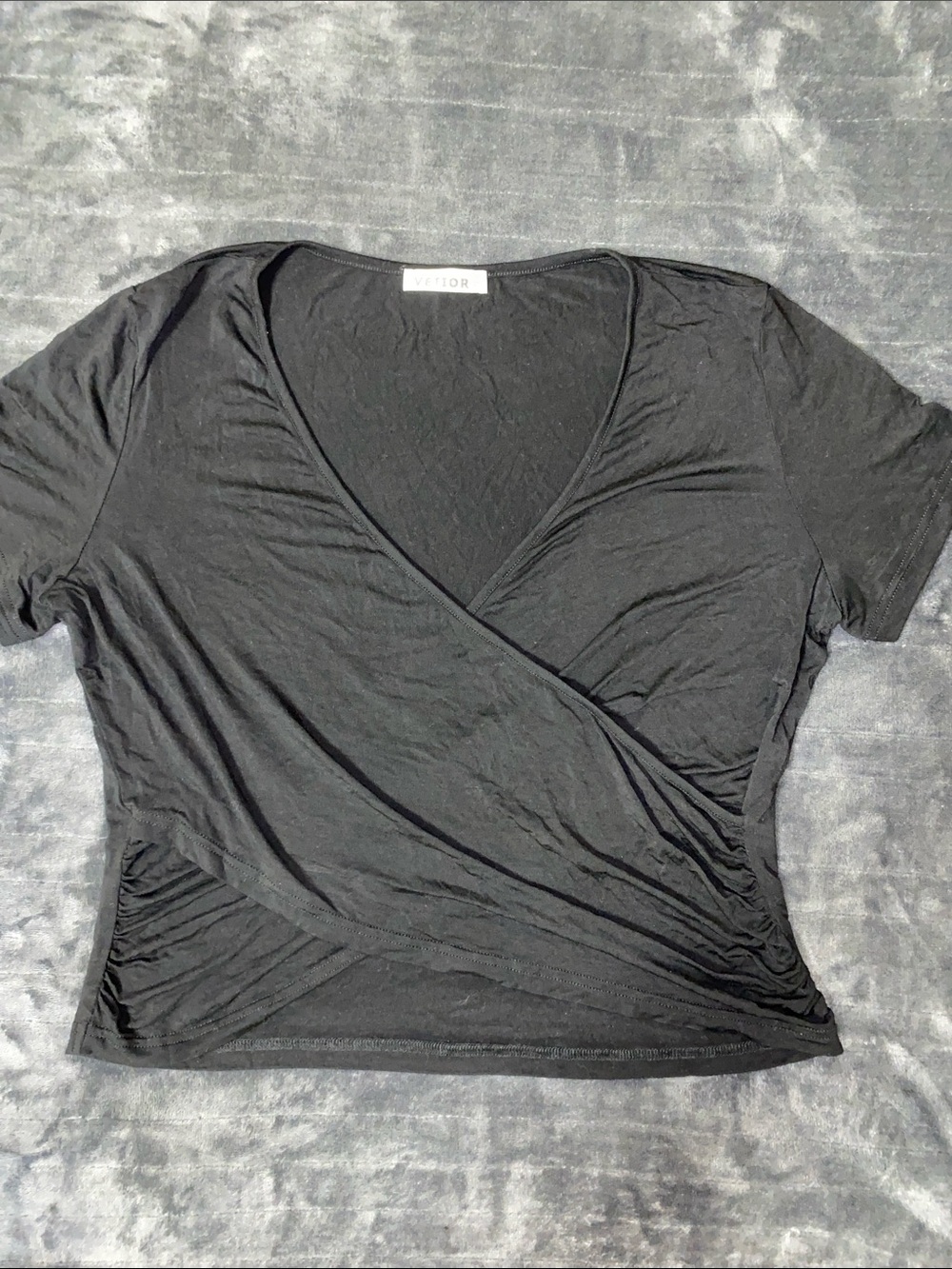 ⭐️ 3/$15 • Vetior • Black • Short-Sleeve • Cropped • Wrap • V-Neck Top • XL